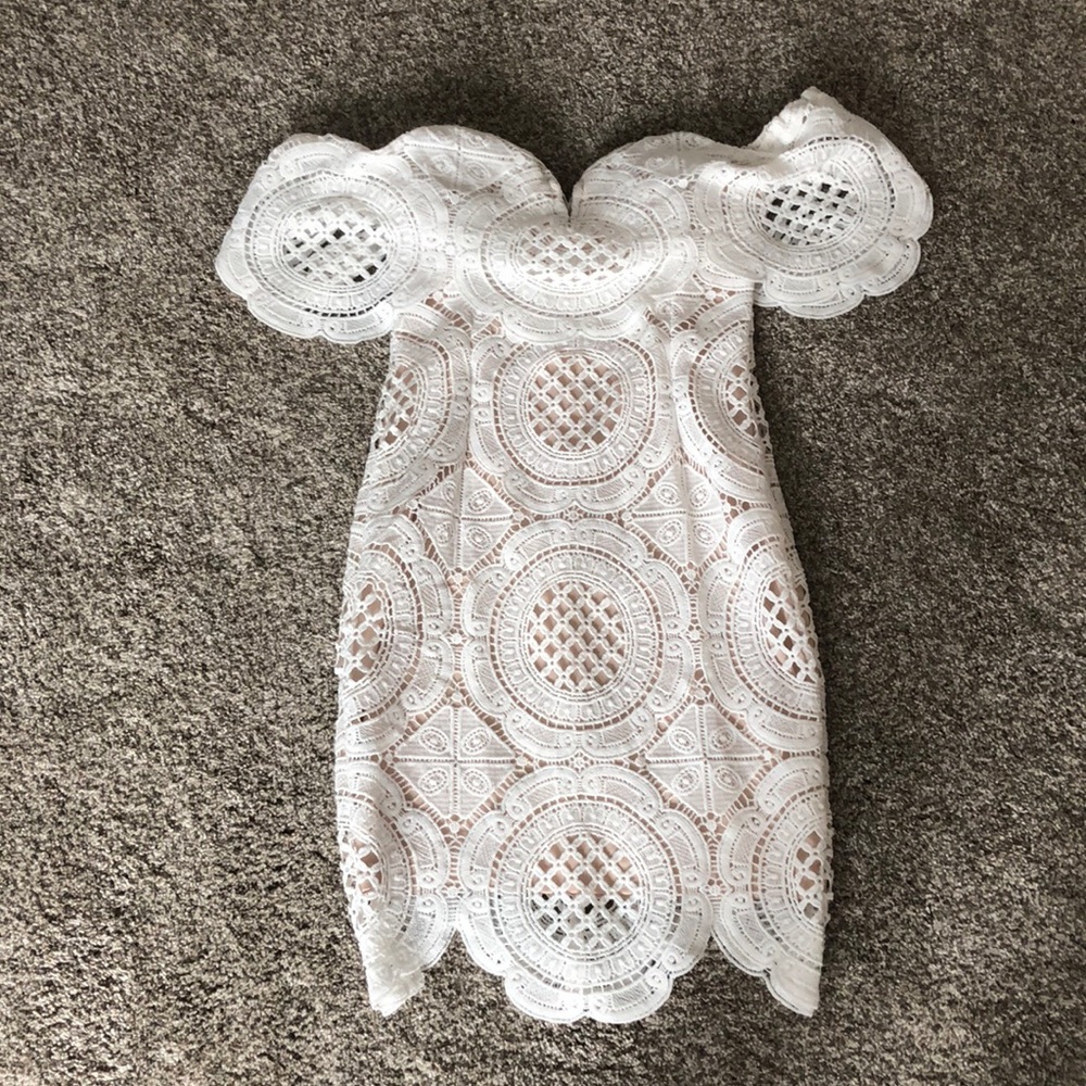 White lulus dress. Worn once. Perfect condition